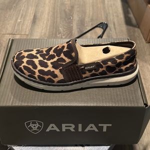 Worn 1x ariat ryders so cute!